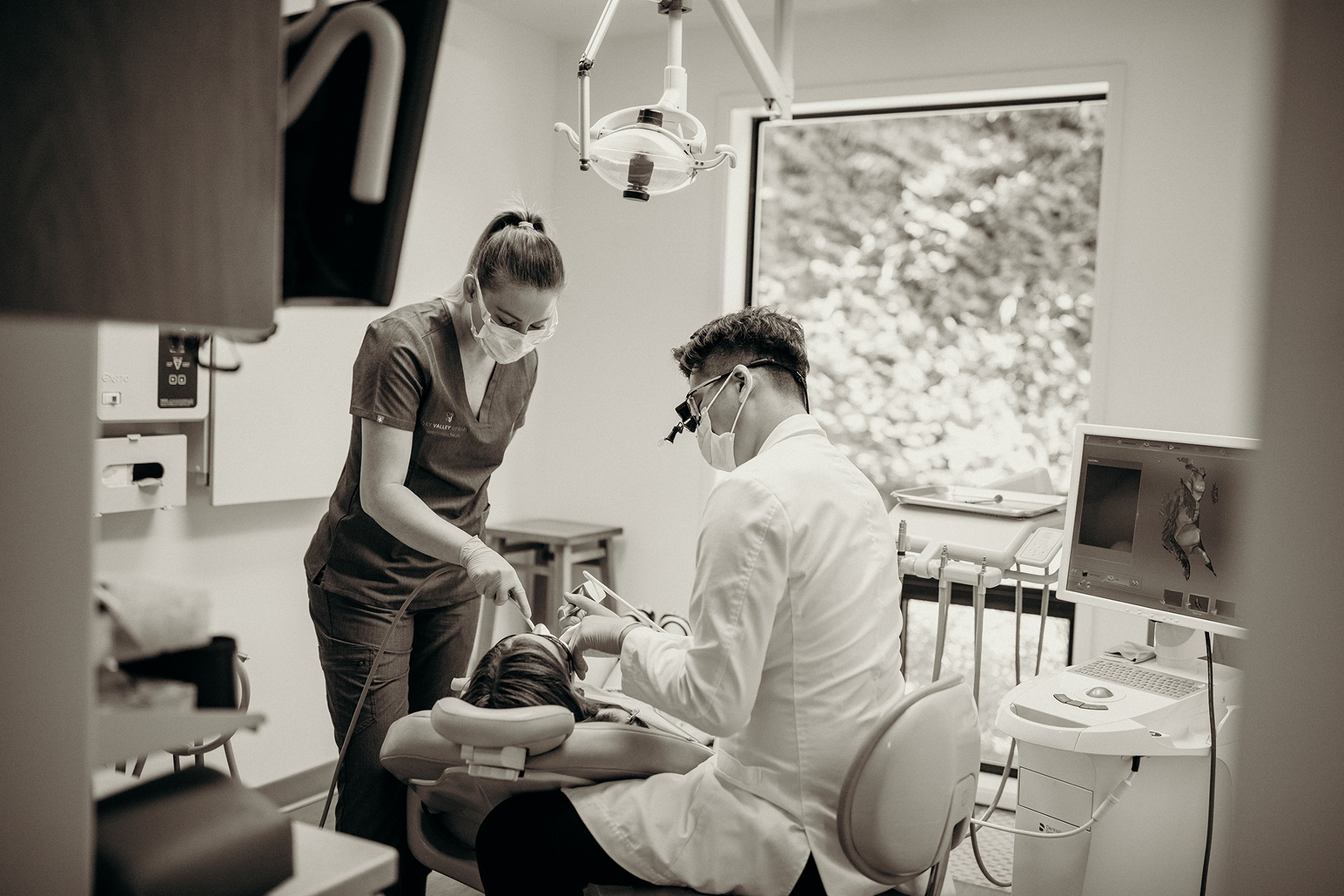 Dr. Yunki Cho working on a patient