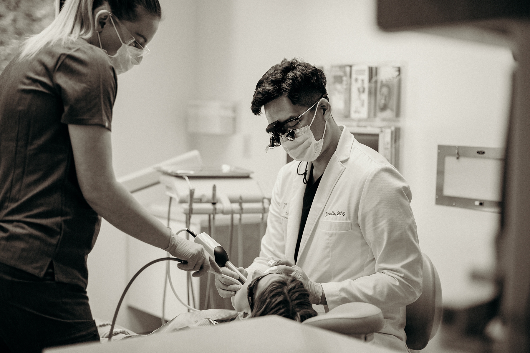 Dr. Yunki Cho and his team working on a patient