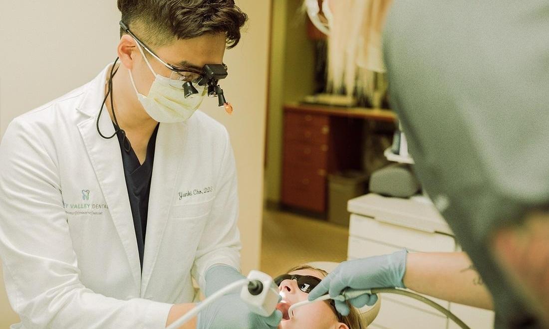 Dr. Cho administers dental treatment in monroe